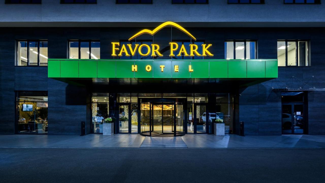 Favor Park Hotel Kiev Esterno foto